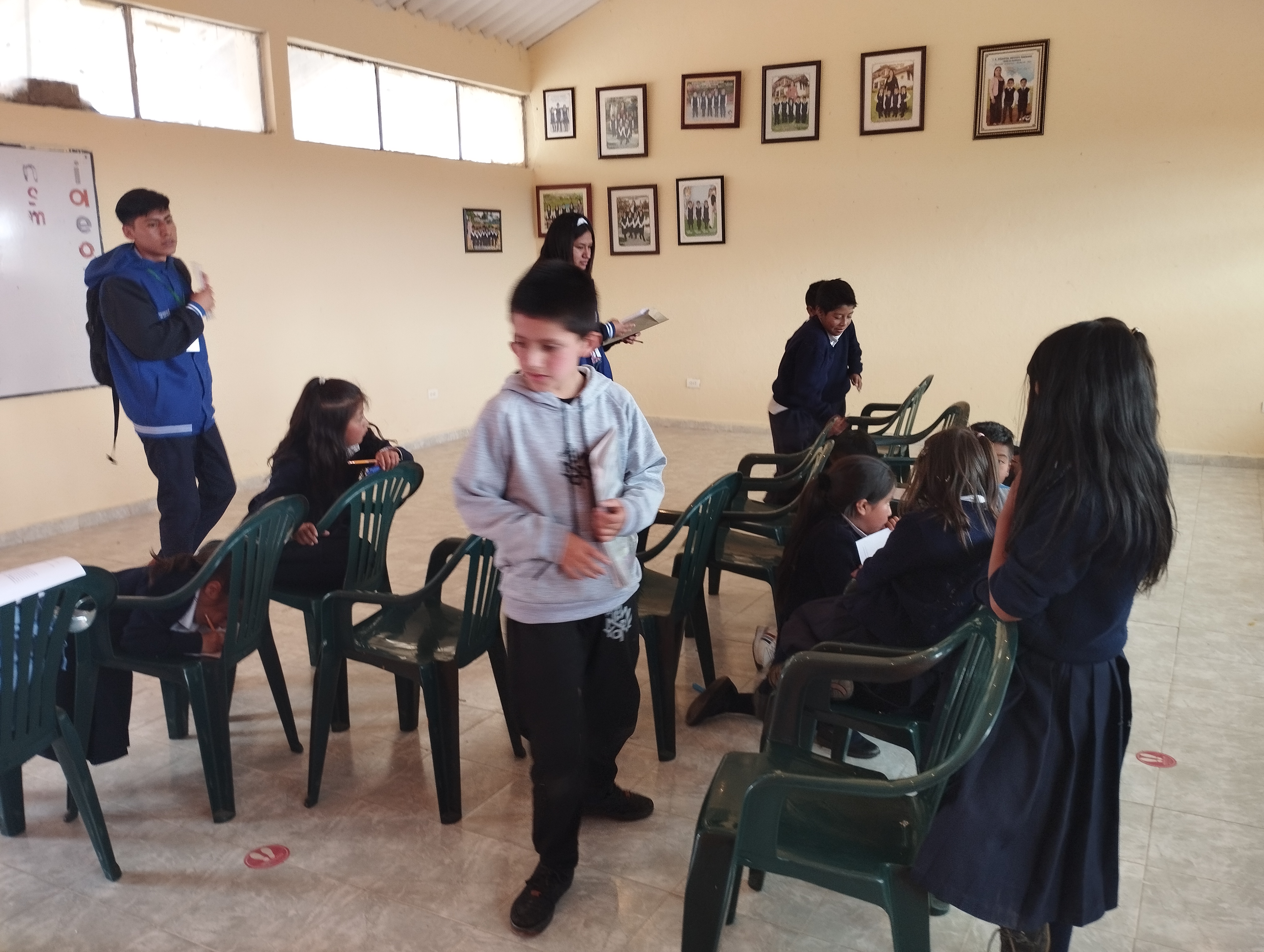 Aplicacion de encuesta a estudiantes de La Jardinera